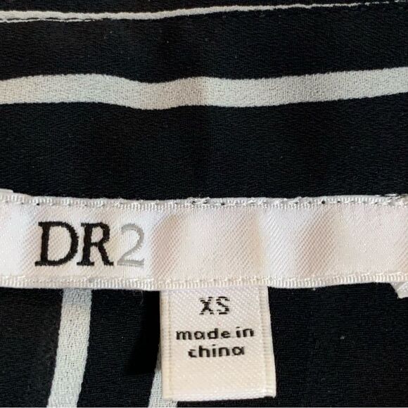 DR2 Tie Front Blouse Women’s XS Black White Block Stripe High Low Button Up. - Picture 7 of 12